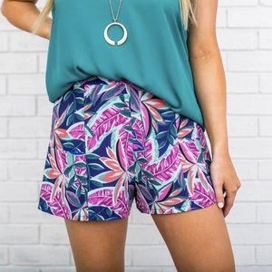 Tropical patterned shorts 🆕